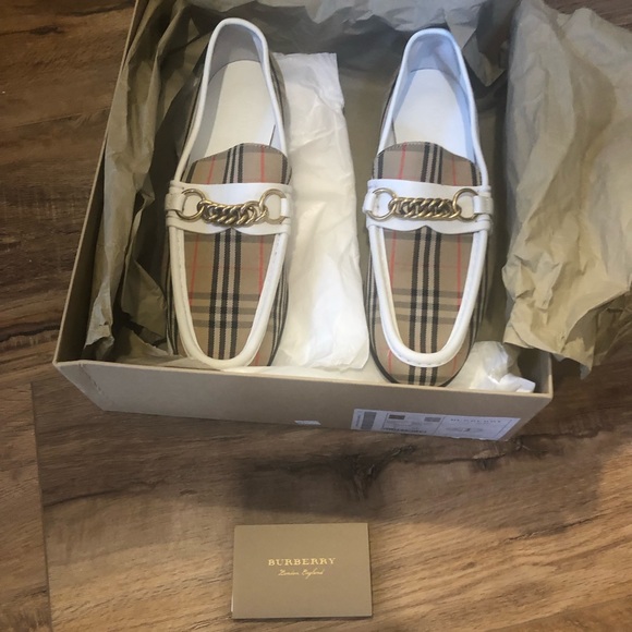 Authentic Burberry plaid loafers. New in box never worn. Just tried on. Msrp$620 - Picture 8 of 10